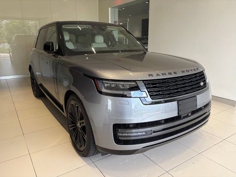 Used 2025 Land Rover Range Rover SE AWD/4WD image 7