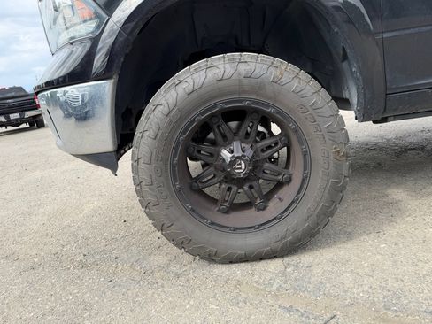 Used 2018 RAM 1500 Laramie AWD/4WD image 9