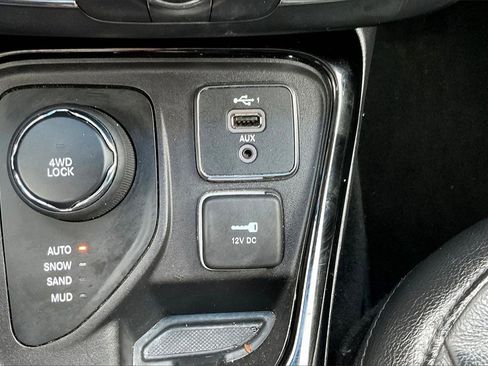 Used 2019 Jeep Compass Limited image 32