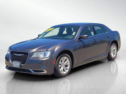 Used 2023 Chrysler 300 Touring RWD image 8