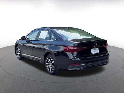 Used 2025 Volkswagen Jetta SE FWD image 11