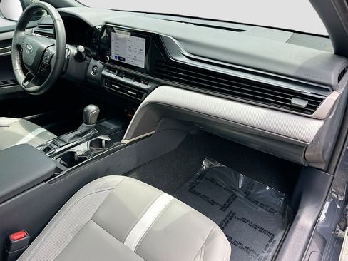 Used 2025 Toyota Camry SE w/ Convenience Package FWD image 28