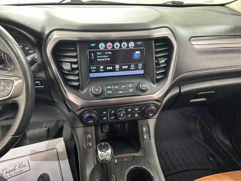 Used 2017 GMC Acadia SLT AWD/4WD image 18