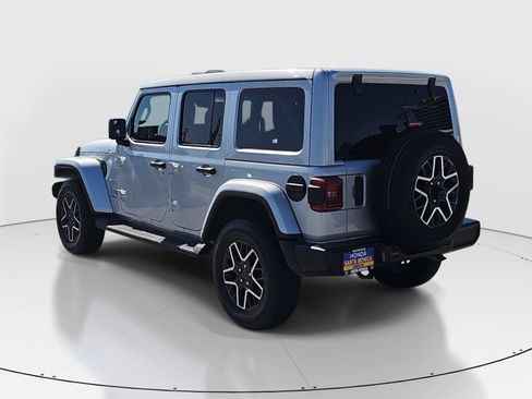Used 2024 Jeep Wrangler Unlimited Sahara AWD/4WD image 7