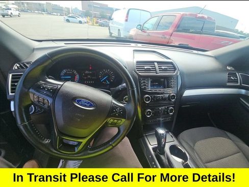 Used 2017 Ford Explorer XLT AWD/4WD image 4