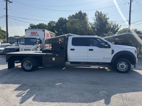 Used 2022 Ford F550 4x4 Crew Cab Super Duty w/ Power Equipment Group image 4