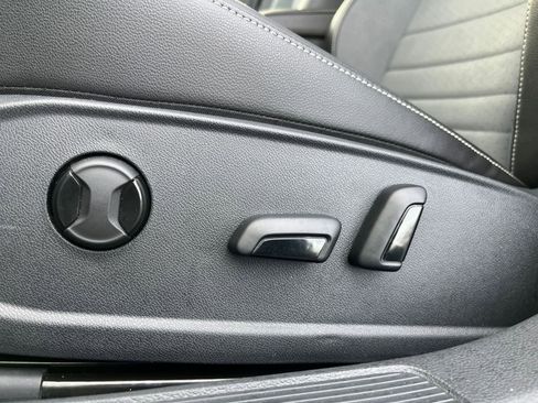 Used 2025 Volkswagen Jetta SE image 24