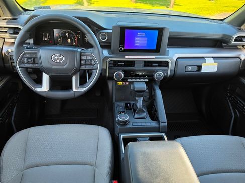 New 2026 Toyota 4Runner SR5 AWD/4WD image 25
