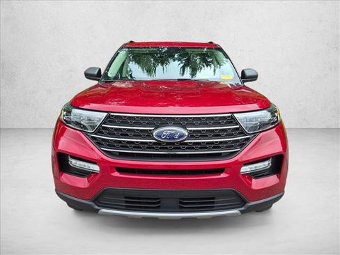 Used 2023 Ford Explorer XLT w/ Equipment Group 202A AWD/4WD image 2