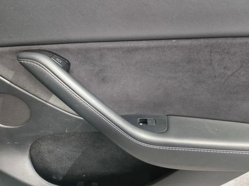 Used 2023 Tesla Model Y 2WD image 8