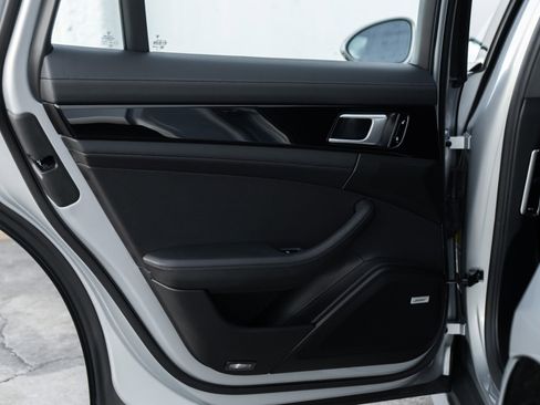 Used 2018 Porsche Panamera 4S image 39