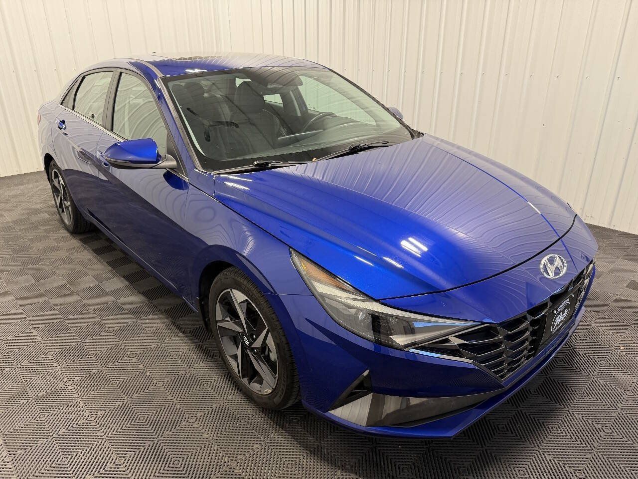 Used 2023 Hyundai Elantra Limited FWD image 2