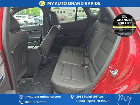 Used 2025 Chevrolet Trax RS FWD image 26
