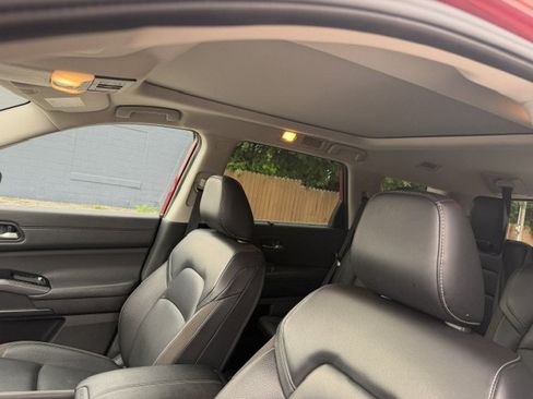 Used 2024 Nissan Pathfinder SL w/ SL Premium Package FWD image 14