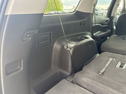 Used 2023 GMC Acadia SLE w/ Driver Convenience Package FWD image 60