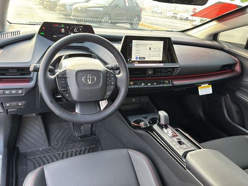 New 2025 Toyota Prius Plug-In Hybrid image 15
