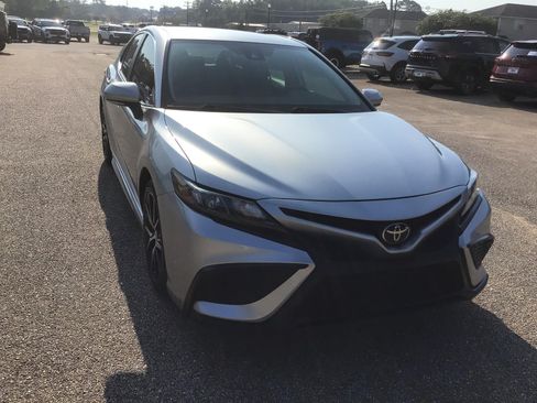 Used 2023 Toyota Camry SE FWD image 7
