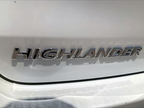 Used 2019 Toyota Highlander XLE FWD image 32
