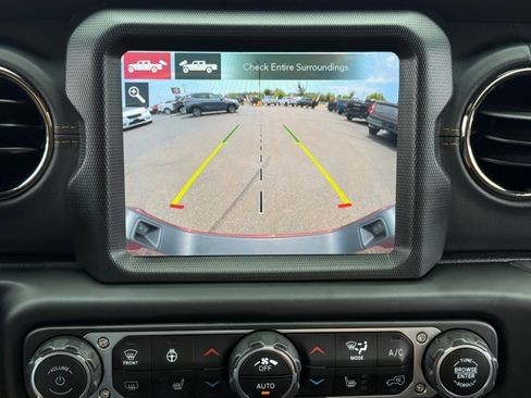Used 2021 Jeep Gladiator Overland AWD/4WD image 12