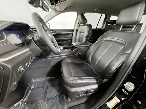 Used 2023 Jeep Grand Cherokee Limited AWD/4WD image 21