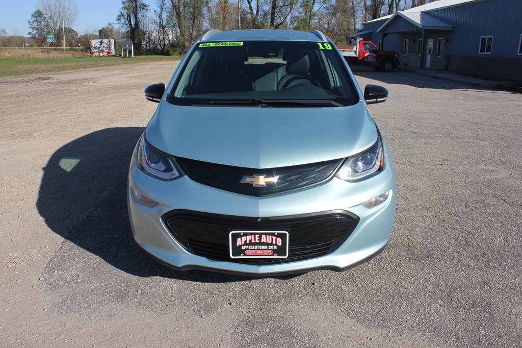 Used 2019 Chevrolet Bolt Premier w/ Infotainment Package FWD image 2