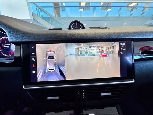 Used 2023 Porsche Cayenne Platinum Edition image 49