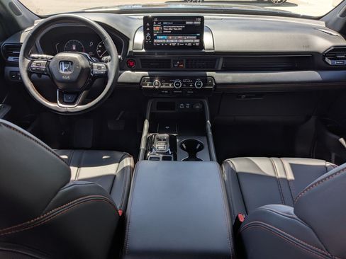 Certified 2025 Honda Pilot TrailSport image 31
