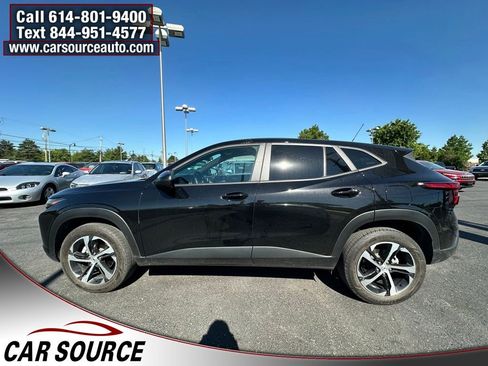 Used 2024 Chevrolet Trax RS w/ Driver Confidence Package FWD image 3