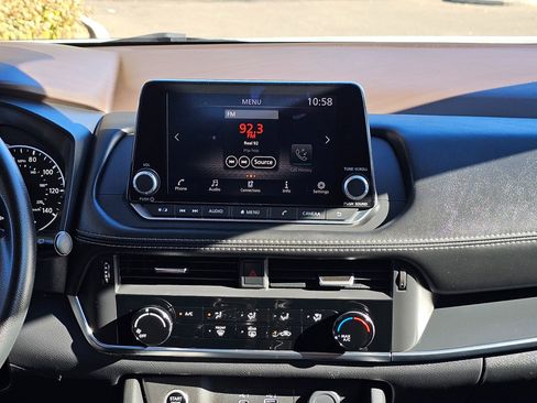 Used 2023 Nissan Rogue S image 22