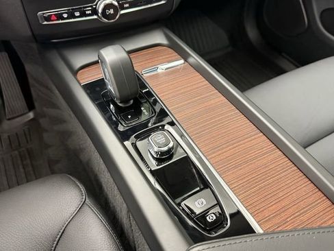 Certified 2023 Volvo XC60 B5 Plus w/ Protection Package Premier image 21