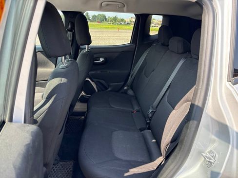 Used 2017 Jeep Renegade Latitude w/ Cold Weather Group AWD/4WD image 15