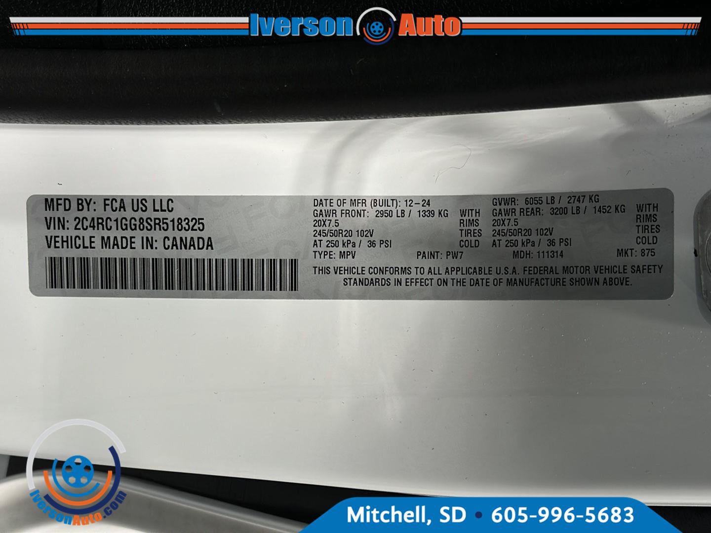 Used 2025 Chrysler Pacifica Limited FWD image 12