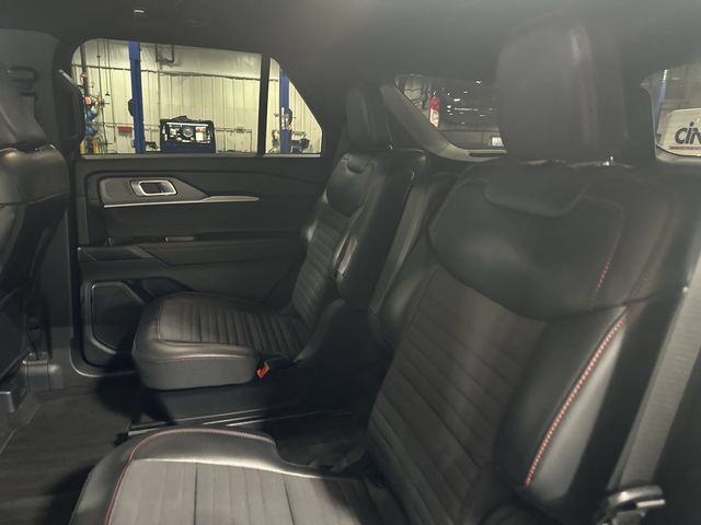Certified 2025 Ford Explorer ST-Line AWD/4WD image 30