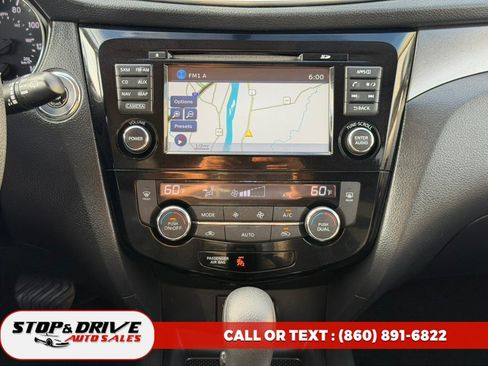 Used 2015 Nissan Rogue SV w/ SV Premium Package AWD/4WD image 11