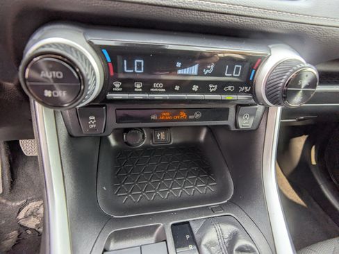 Used 2023 Toyota RAV4 XLE FWD image 20