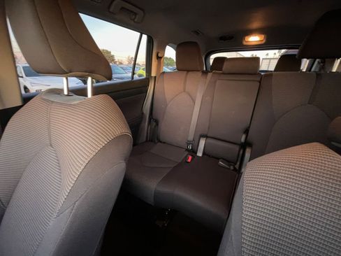 Used 2025 Toyota Highlander LE image 41