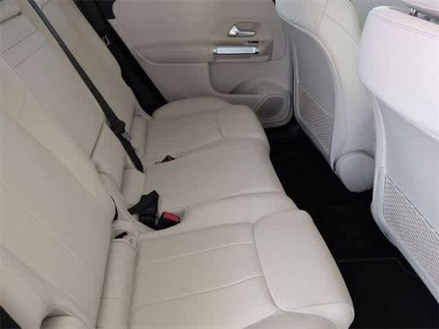 Used 2022 Mercedes-Benz GLB 250 image 21