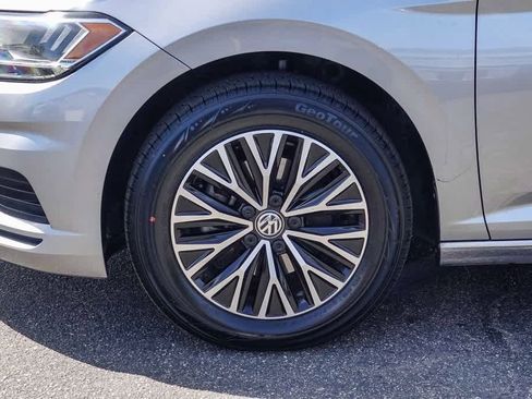 Used 2021 Volkswagen Jetta SE w/ SE Cold Weather Package image 10