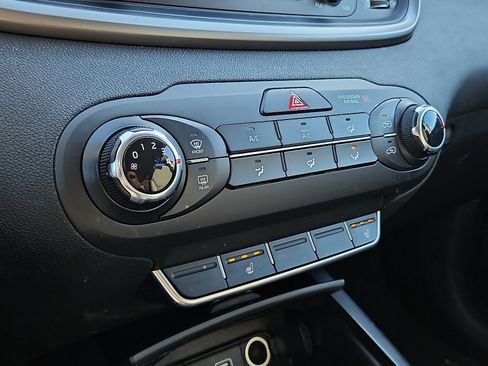 Used 2016 Kia Sorento LX w/ LX Convenience Package image 13