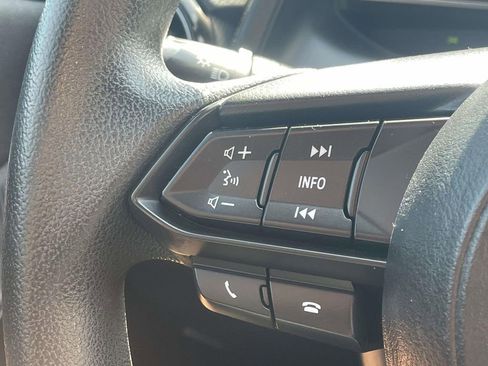 Used 2020 Toyota Yaris LE image 9