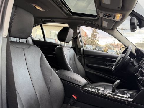 Used 2018 BMW 320i xDrive Sedan w/ Convenience Package image 28