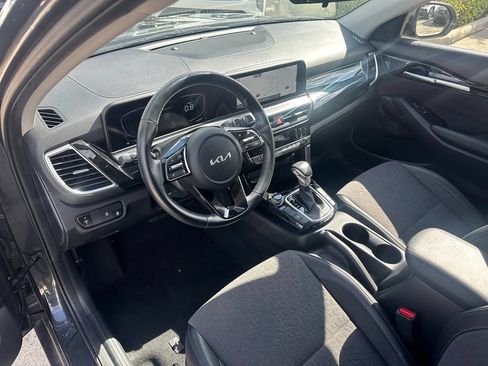 Used 2025 Kia Seltos S FWD image 12