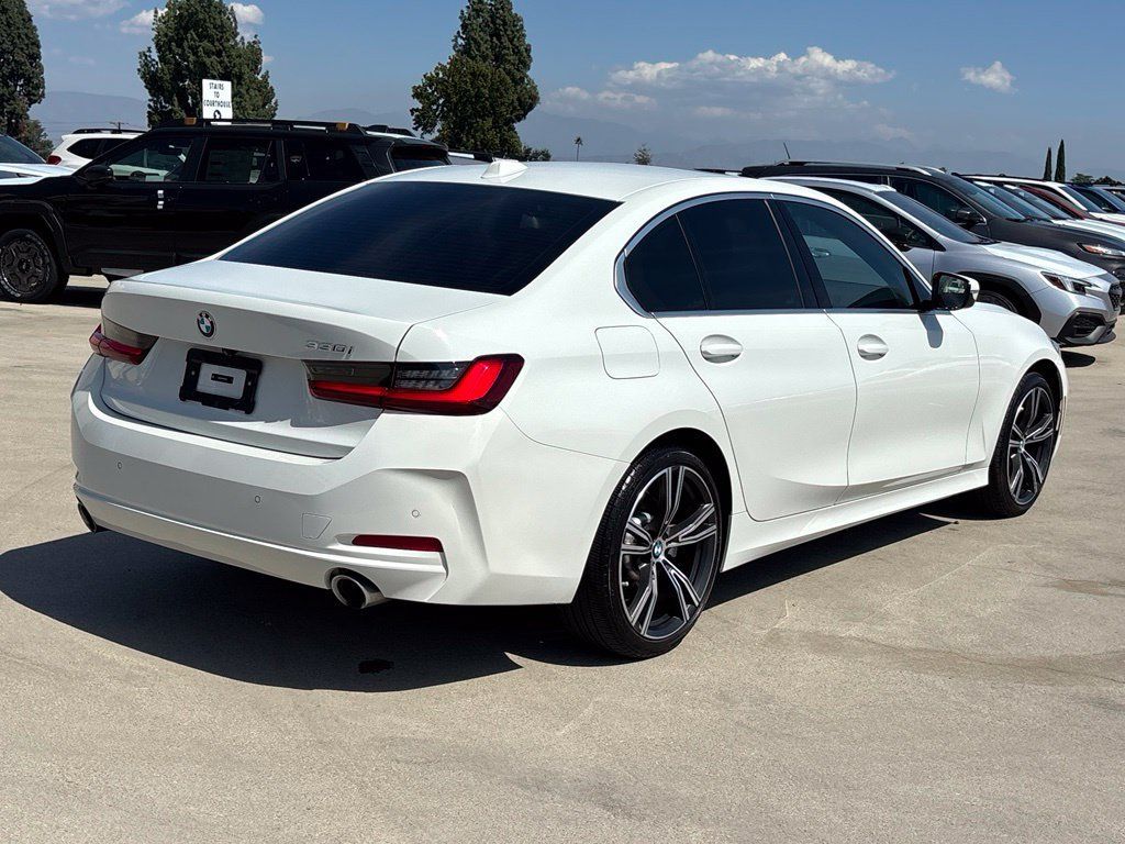 Used 2024 BMW 330i Sedan w/ Convenience Package RWD image 3