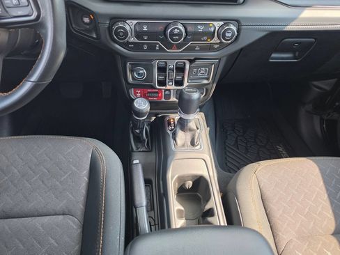 Used 2024 Jeep Gladiator Mojave AWD/4WD image 28