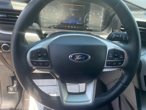 Used 2024 Ford Explorer XLT AWD/4WD image 16