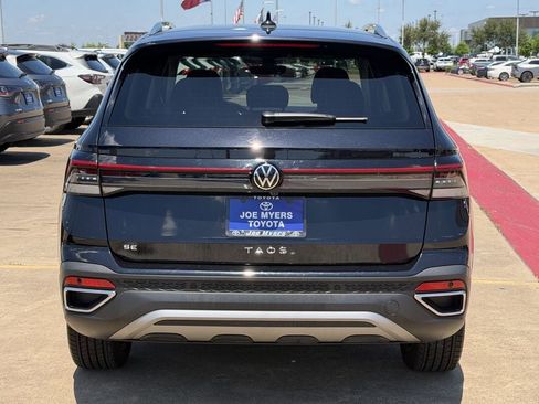 Used 2025 Volkswagen Taos SE FWD image 8