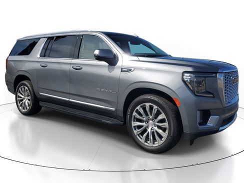Used 2021 GMC Yukon XL Denali image 2