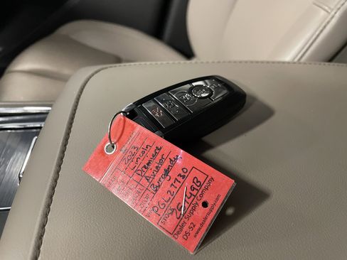 Used 2023 Lincoln Aviator AWD w/ Premium Package image 16