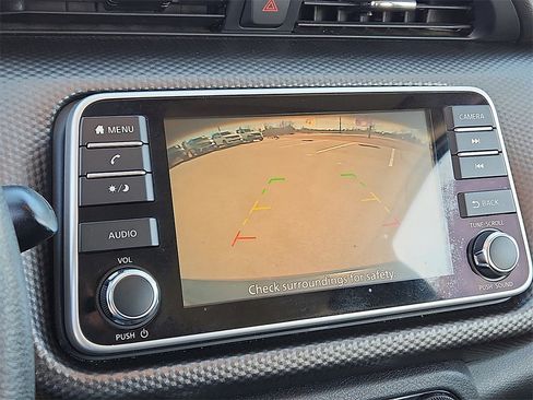 Used 2019 Nissan Kicks SV image 15