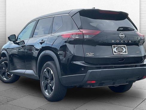 Used 2025 Nissan Rogue SV AWD/4WD image 11